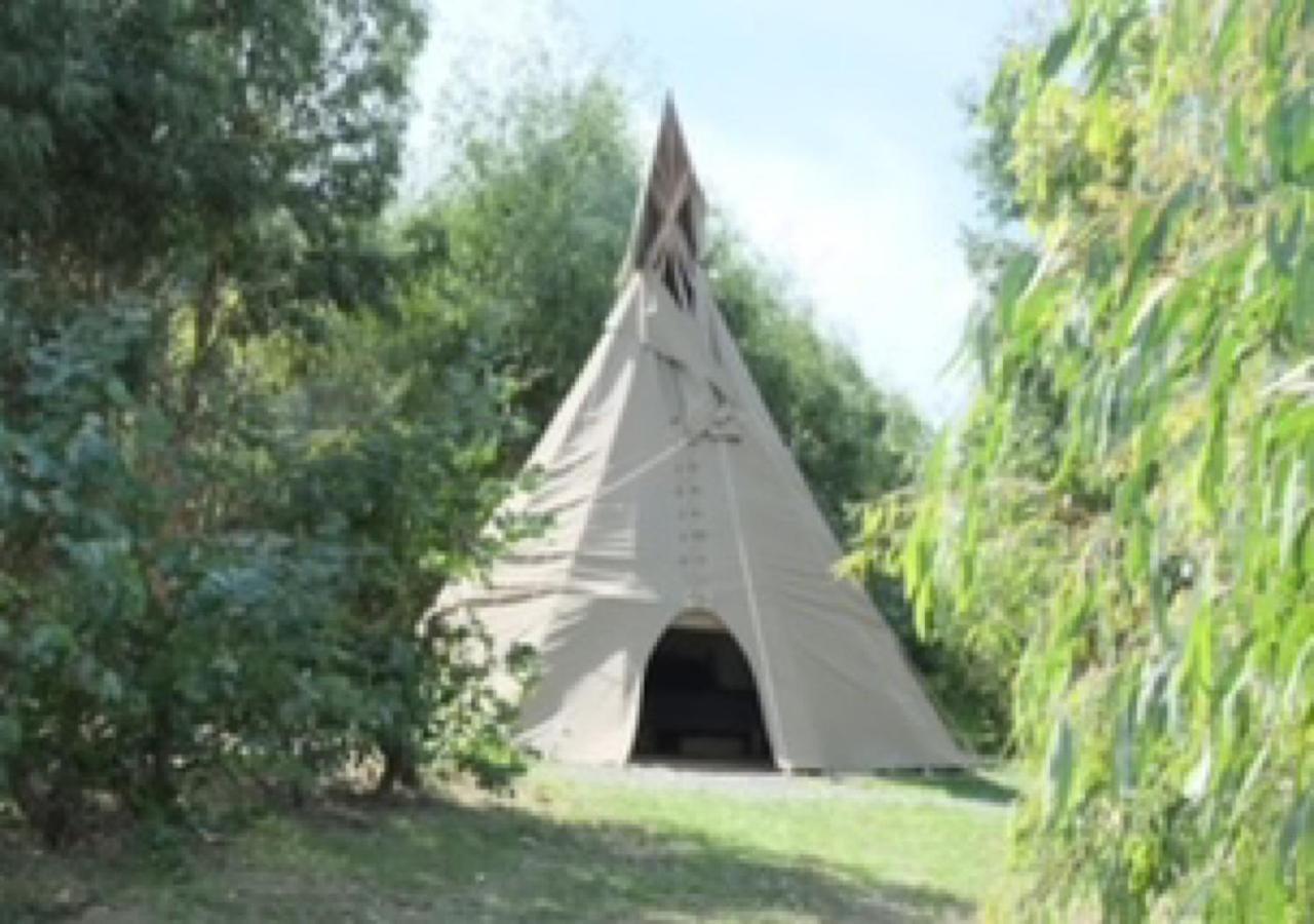 Отель Gumtree Tipis Bickington Экстерьер фото